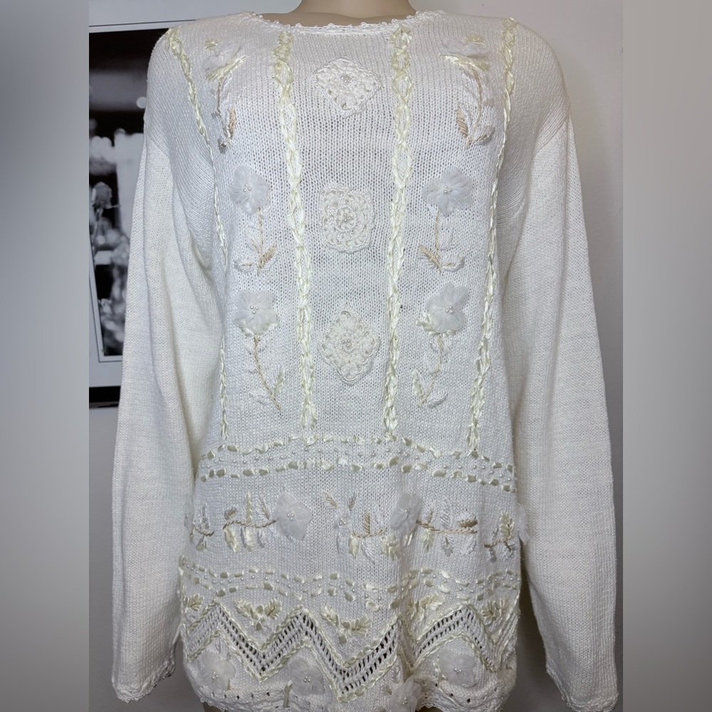 Elegant Vintage Winter-White Embroidered Sweater Size Large